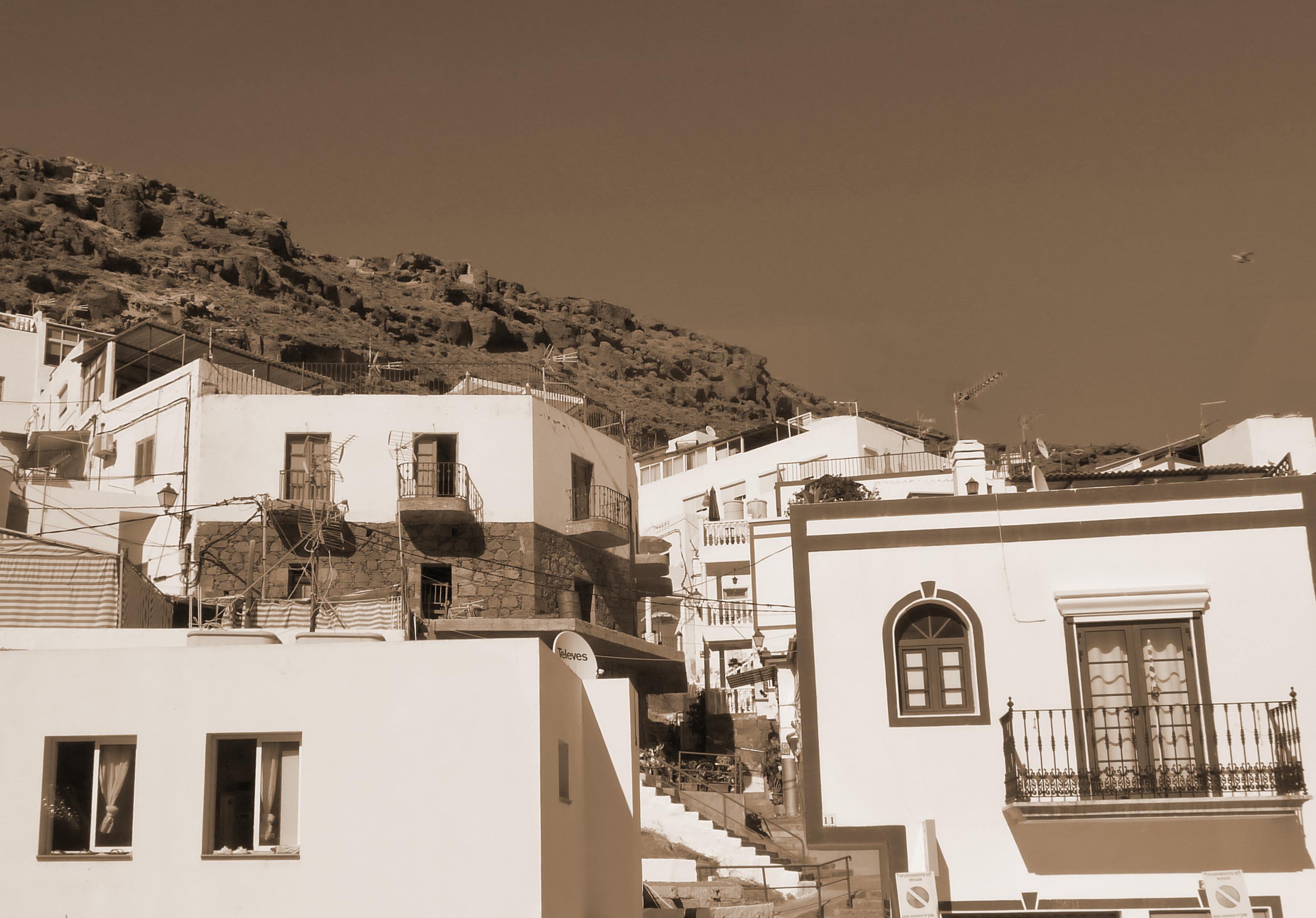 Efectos de los alquileres turísticos en el mercado inmobiliario local de las Islas Canarias