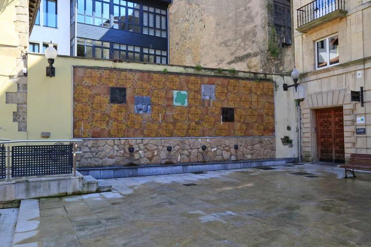 Mural «Centenario de las fiestas de El Bollo» en Avilés