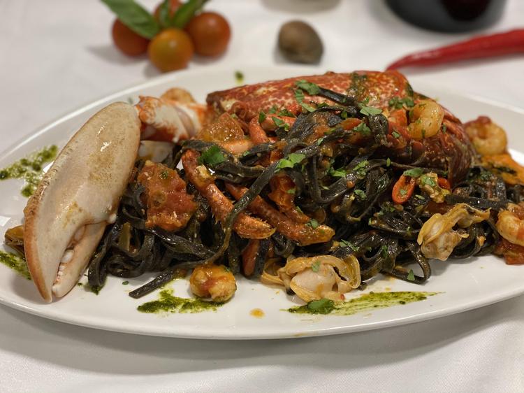Tagliolini Al Nero Di Seppia All’ astice