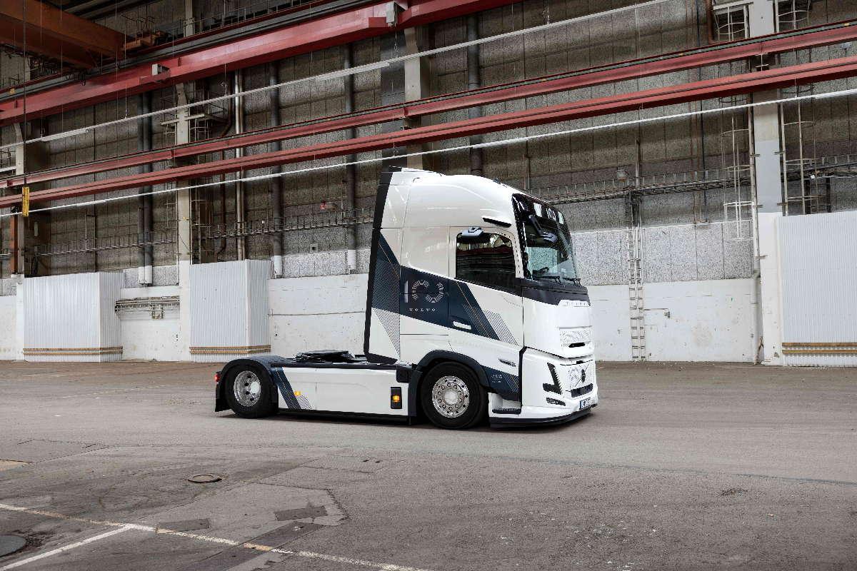 Volvo Trucks lanza la Edición 100 Aniversario para los camiones FH y FH16 en 2026