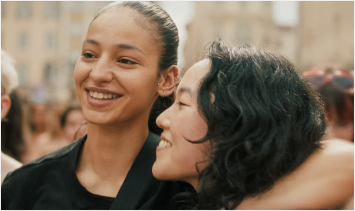 فيلم "البنت الصغيرة الأخيرة": رحلة هوية جريئة في هامش باريس