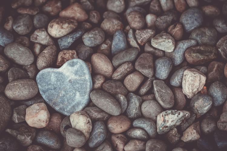 CORAZONES DE PIEDRA