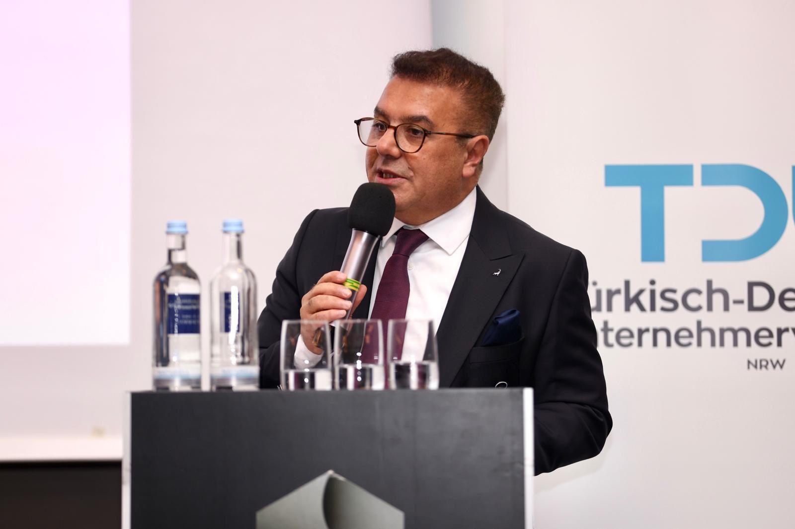 Hon.-Prof. Diplom-Kaufmann Cevdet KOCAŞ