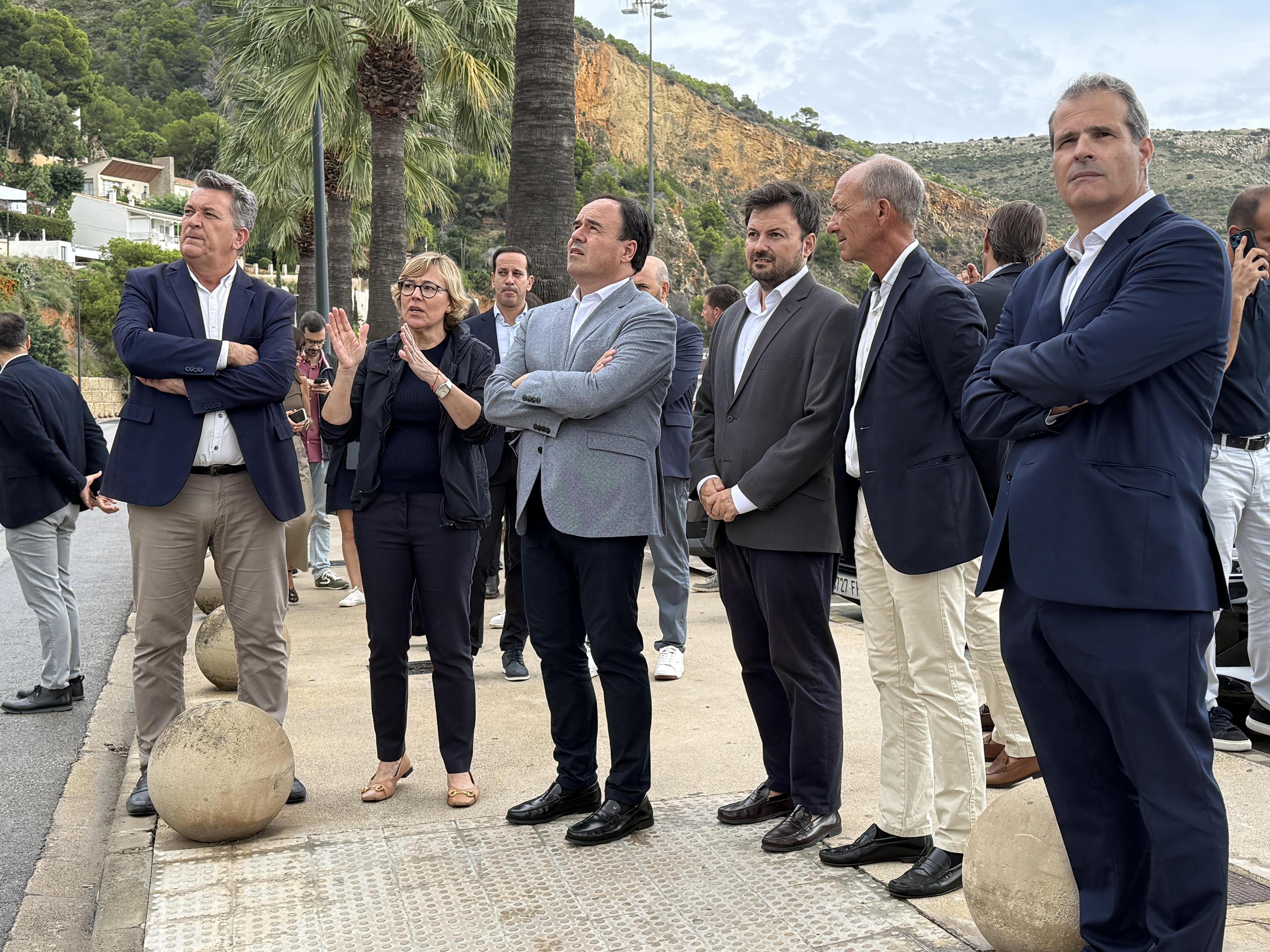Pérez Llorca visita las obras del Puerto de Xàbia