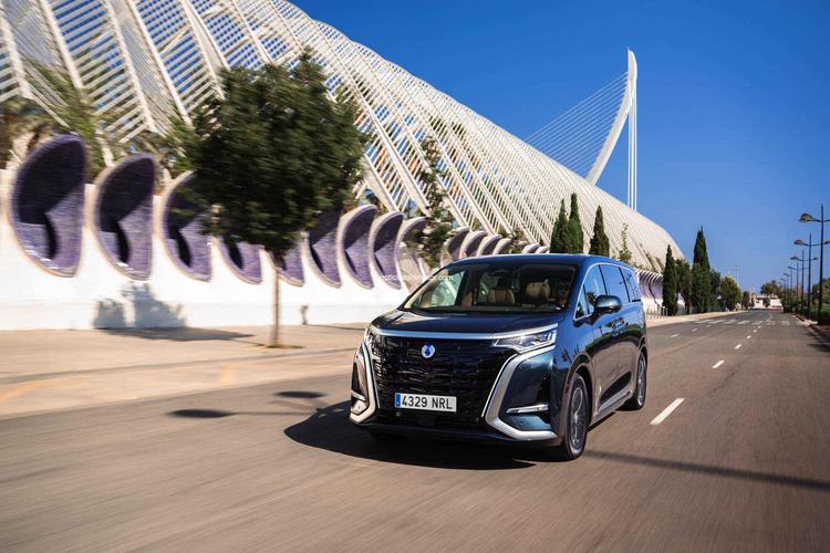 DENZA LLEVA SU VISIÓN PREMIUM Y DE ALTA TECNOLOGÍA AL SALÓN NÁUTICO INTERNACIONAL DE BARCELONA