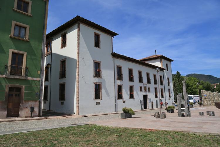 Palacio Miranda-Valdecarzana en la villa de Grado