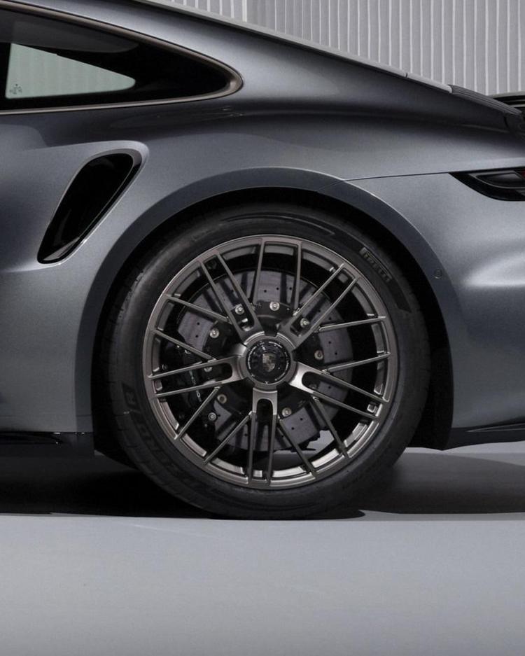 Pirelli desarrolla un P Zero R a medida para el Porsche 911 Turbo S