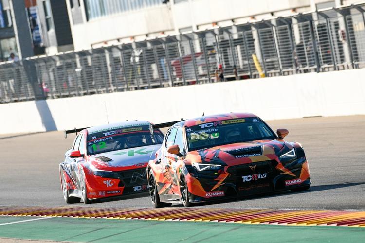Callejas y Geppert se lucen en el TCR Spain en Motorland Aragón