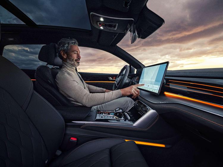 BYD TANG disponible desde 50.125 euros durante abril con el adelanto del Plan Auto+