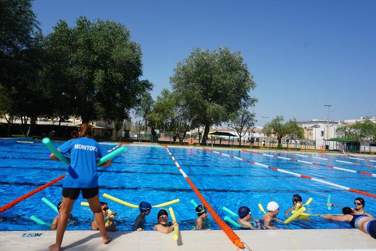 Inaugurados los cursos de natación de verano 2026 con más de 1.200 plazas ofertadas