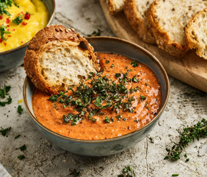 GERÖSTETER -PAPRIKA- DIP MIT TOMATEN