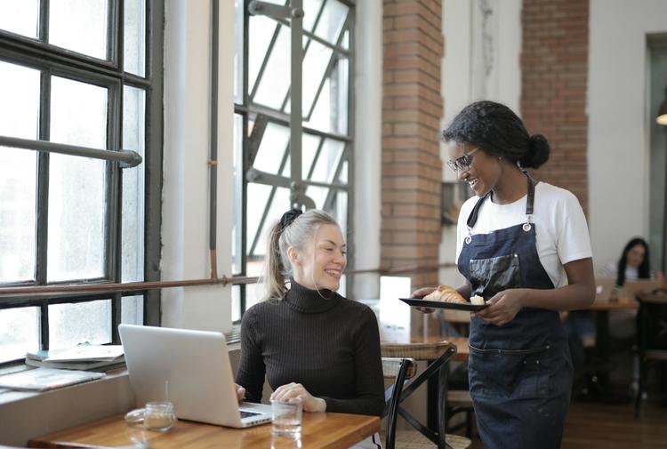 SERVEUSE - EMPLOYÉ Polyvalente (H/F) - KUMBA by Calle del Sabor