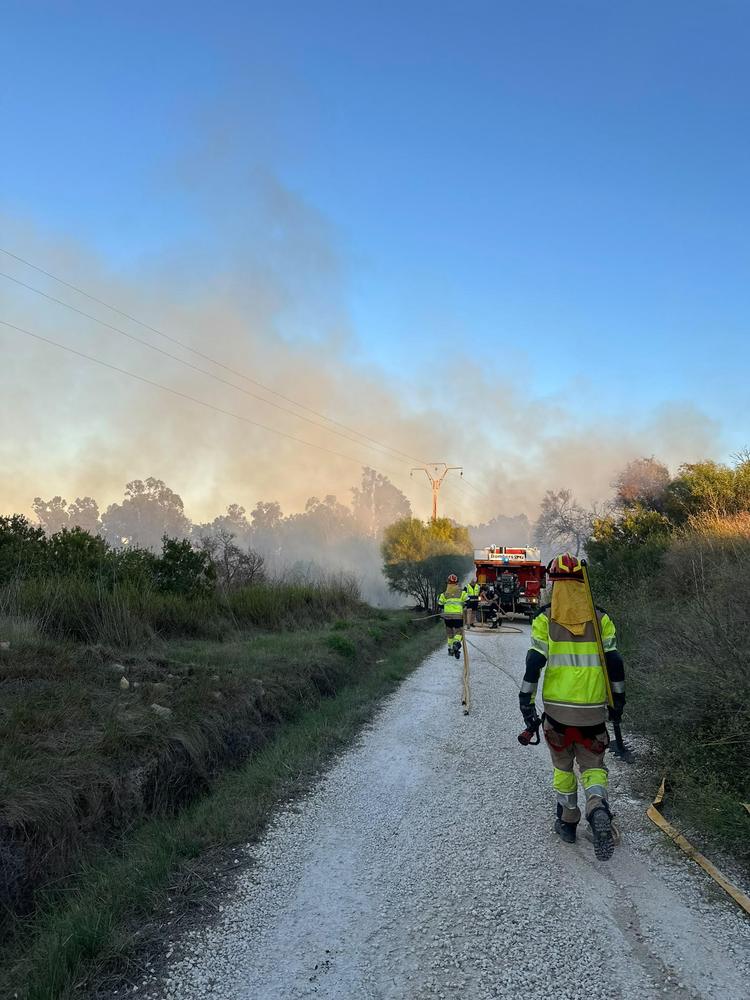 Extinguido un incendio de vegetación en la zona del Saladar de Xàbia