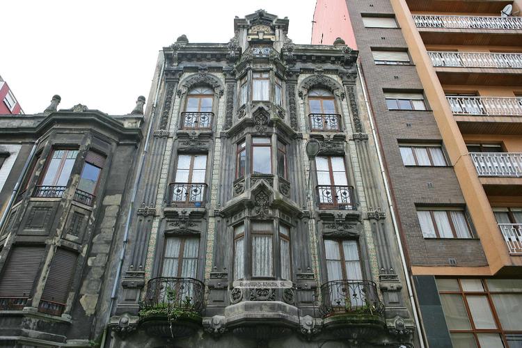 Edificio calle Cabrales, 88