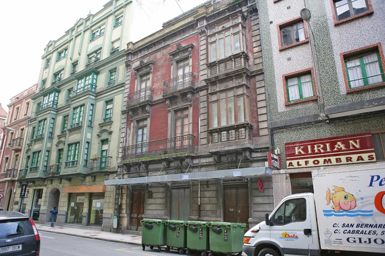 Edificio calle Cabrales, 102
