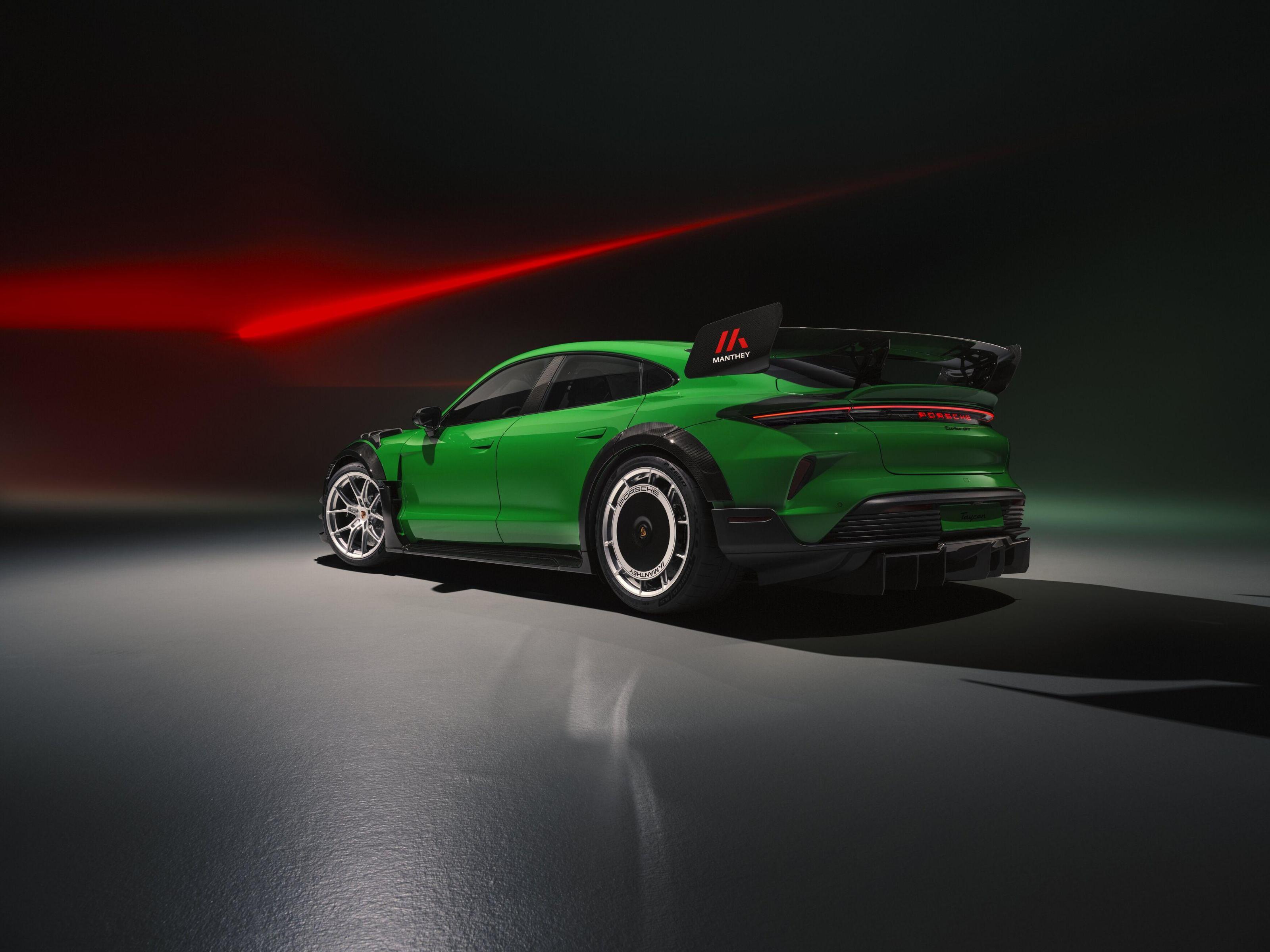 LOS NEUMÁTICOS P ZERO TROFEO RS CALZADOS EN UN PORSCHE TAYCAN TURBO GT CON KIT MANTHEY MARCAN EL NUEVO RÉCORD PARA ELÉCTRICOS DEL NÜRBURGRING