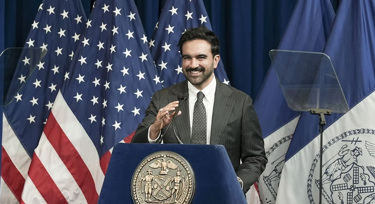 Quién es Zohran Mamdani, el radical alcalde de Nueva York con quien se reúne Sánchez