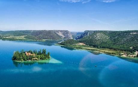 Krka : au fil d'une rivière où l'histoire coule avec l'eau