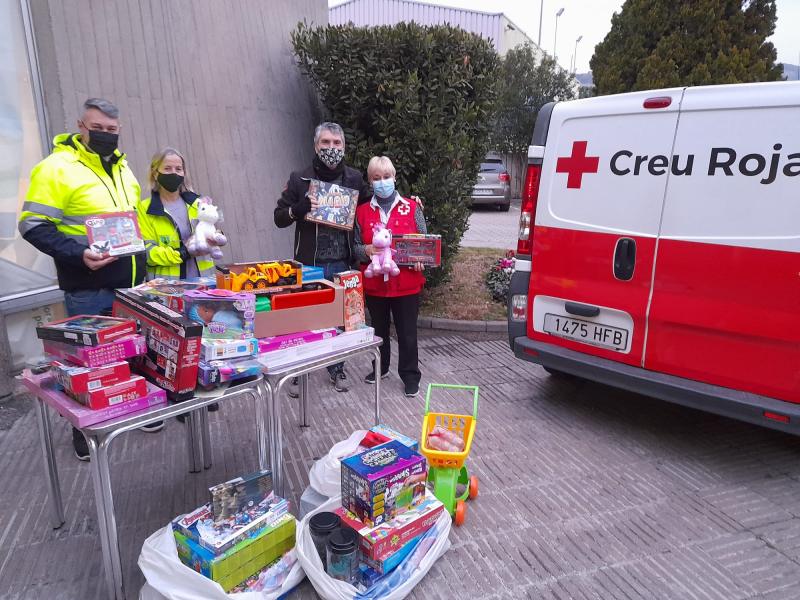 Coordinadora Barcelona entrega juguetes a Cruz Roja de Hospitalet