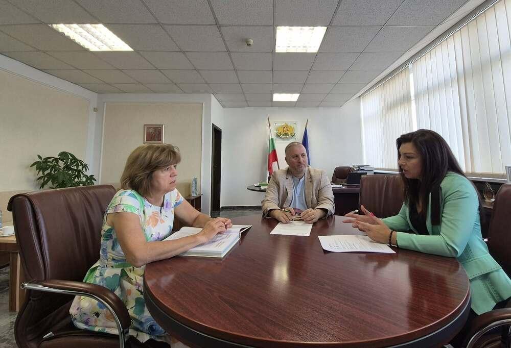 Зам.-министър Надя Клисурска обсъди в Стара Загора планове за деинституционализацията на Дома за пълнолетни с физически увреждания