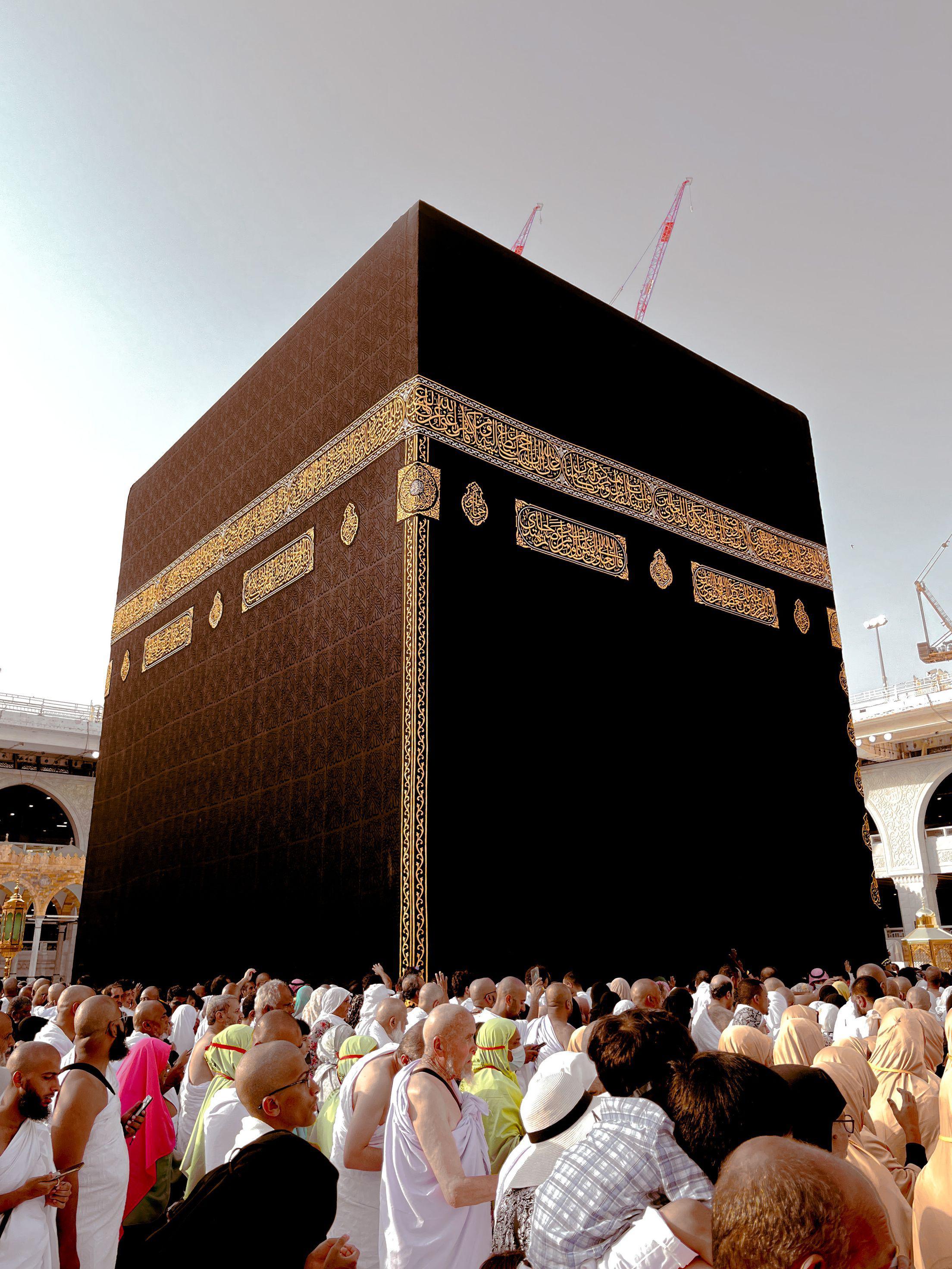 الكعبة مركز الجمال والرمز في الفن الإسلامي
