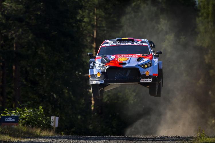 Rally de Finlandia: Hyundai Motorsport mantiene su determinación tras un viernes lleno de incidentes