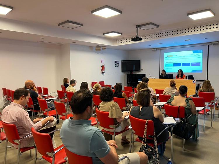 Una treintena de personas participan en la jornada formativa sobre licitaciones públicas organizada por el Ayuntamiento
