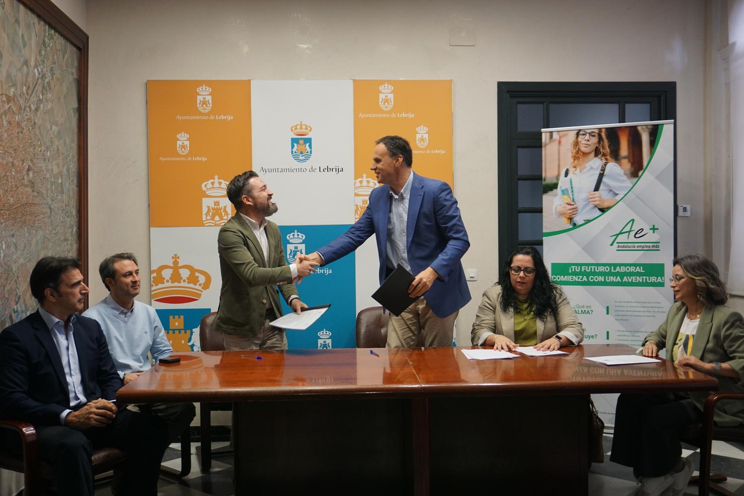 El Ayuntamiento y Andalucía Emplea + firman un acuerdo marco para impulsar el empleo y la inclusión social en el municipio