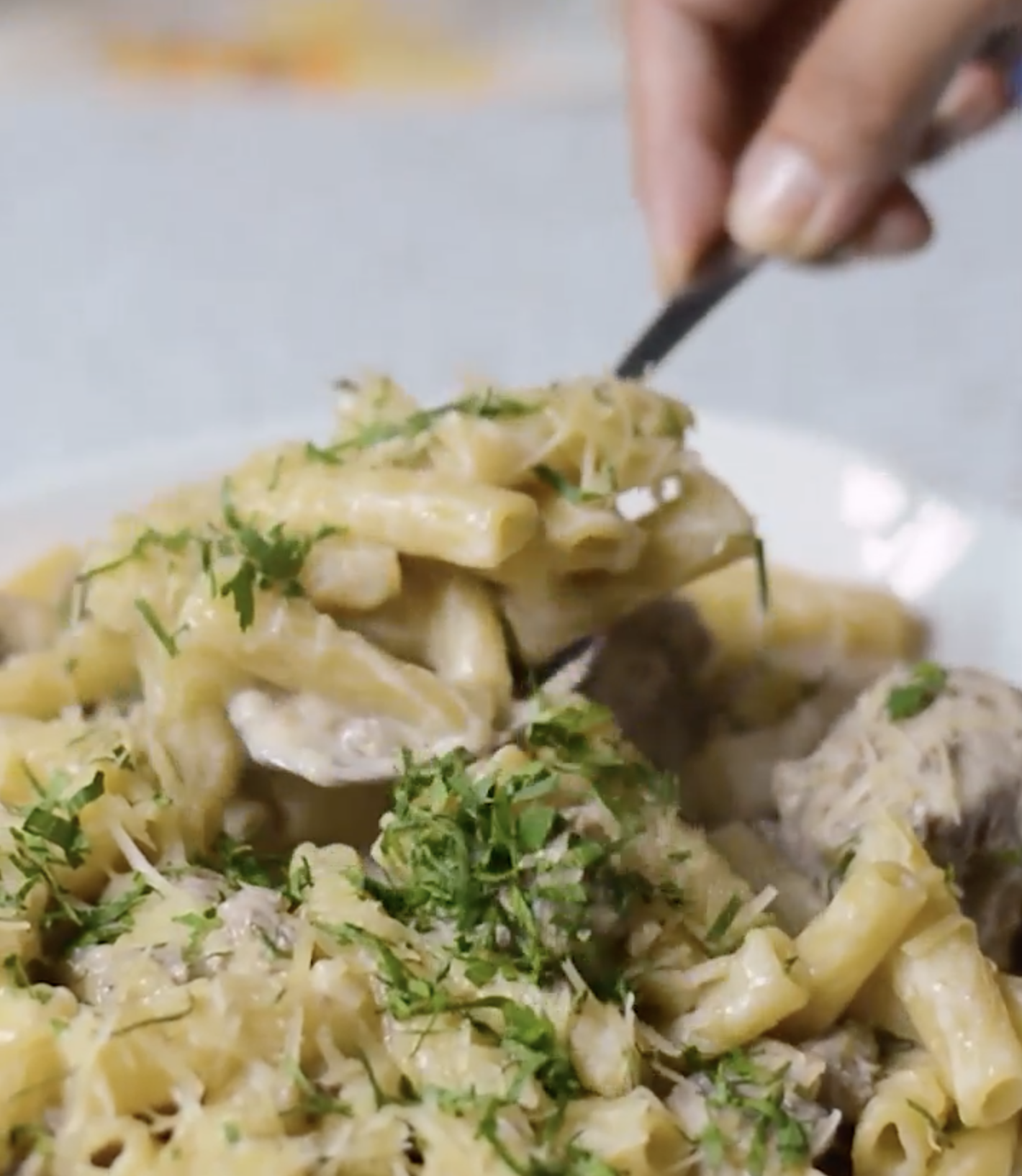 Pasta Cremosa con Albóndigas