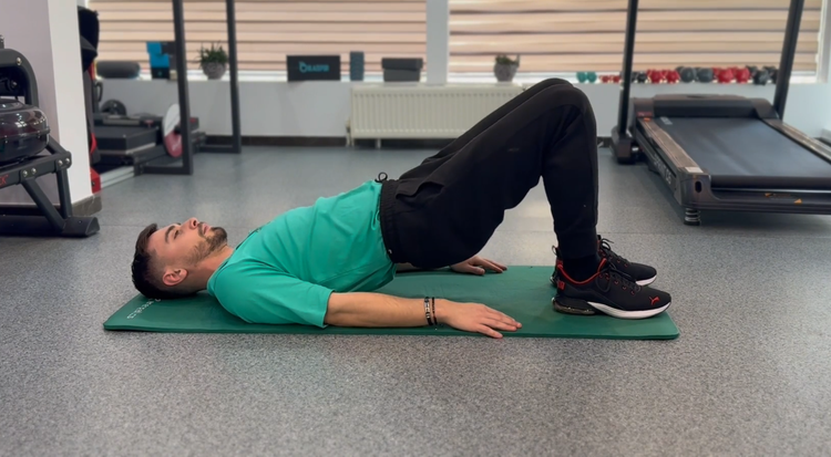#6 Podul fesier clasic (ridicări) (Glute Bridge)