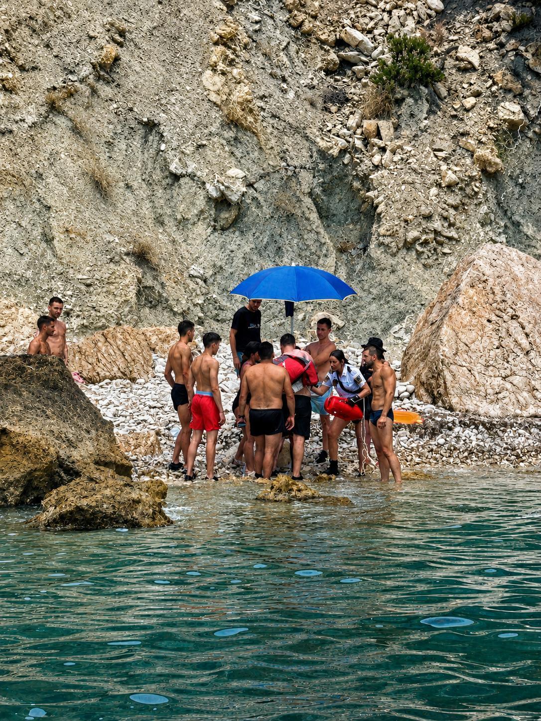 Rescatada una mujer tras desvanecerse durante una ruta en kayak entre Calp y Altea