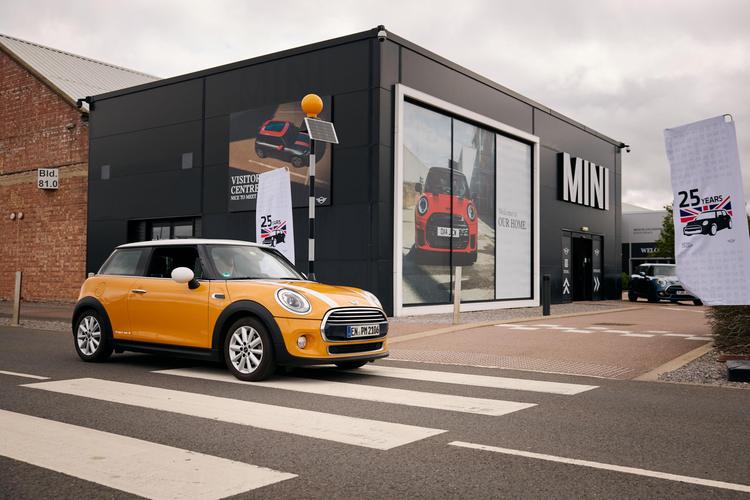 1.000.000 KILÓMETROS EN UN MINI COOPER D: RUTA DE ANIVERSARIO HASTA LA PLANTA DE OXFORD Y EL INICIO DE UNA NUEVA MISIÓN