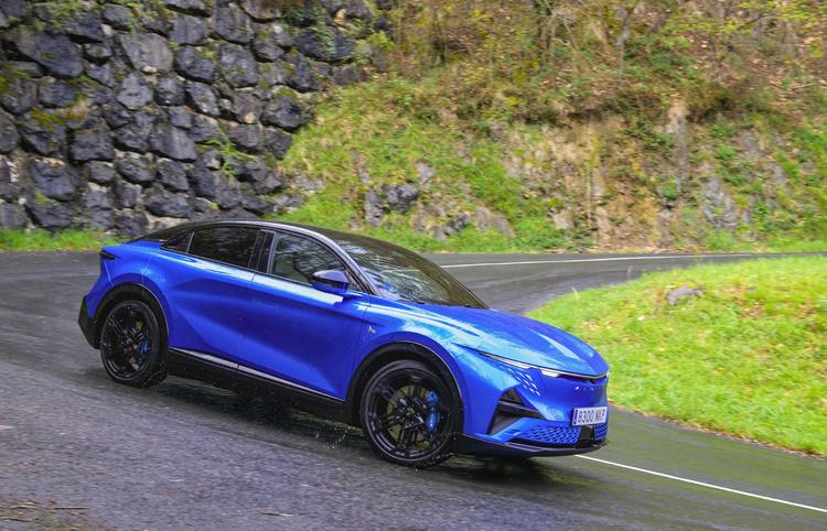 ALPINE A390, EL COCHE DE CARRERAS “VESTIDO” DE TRAJE