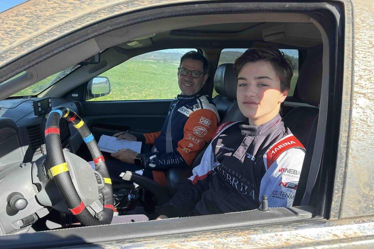 Diego Vallejo, con Óscar Fuertes Jr. en sus inicios como piloto de rallyes