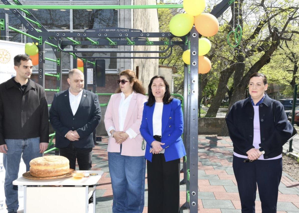 Надежда Чакърова откри новата площадка за стрийт фитнес в Девето ОУ „Веселин Ханчев“