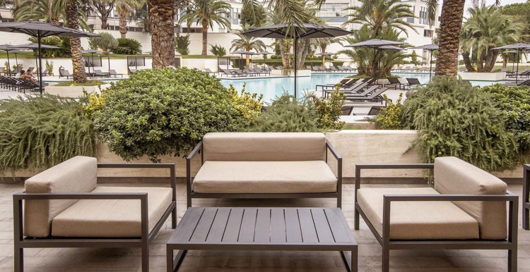 [ES]Ergife Palace Hotel ofrece una de las piscinas exteriores más grandes de la ciudad