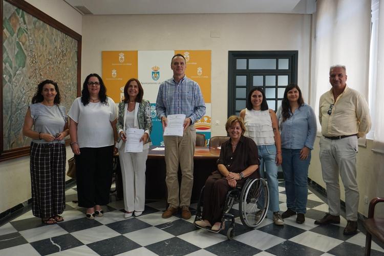  El Ayuntamiento de Lebrija y Fundación Integralia DKV firman un convenio de colaboración para la capacitación digital y el empleo