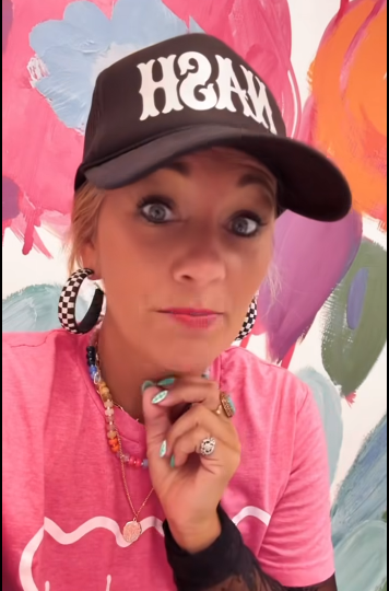 I found the CUTEST point and shoot vintage digital camera! 📷 It's a fantastic price! 33% off plus a coupon to clip for another $4 off! 🤯🤩