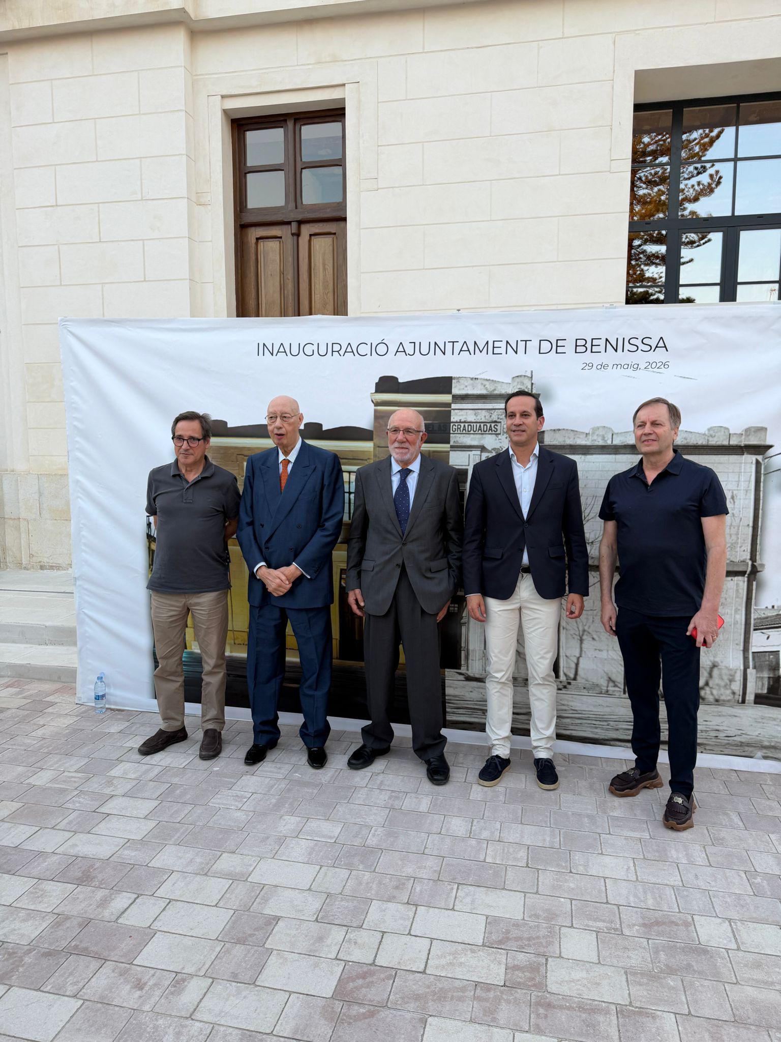 Los alcaldes de la historia democrática de Benissa se reúnen en una multitudinaria inauguración del Ayuntamiento