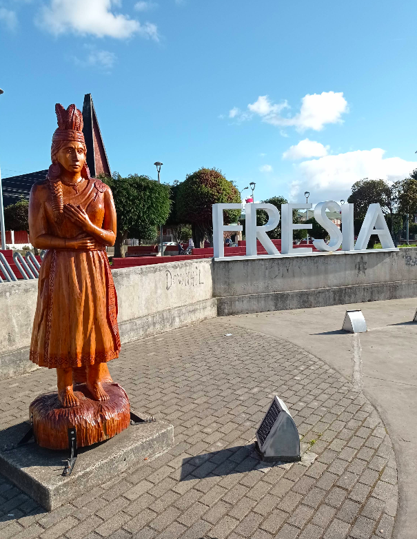 Plaza de Armas y Monumento al Colono – Fresia | Guía App Chiloé Turismo en Fresia, Patagonia Costa, Sur de Chile