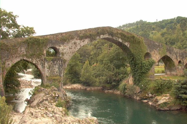 «Puente romano» sobre el río Sella en Cangas de Onís