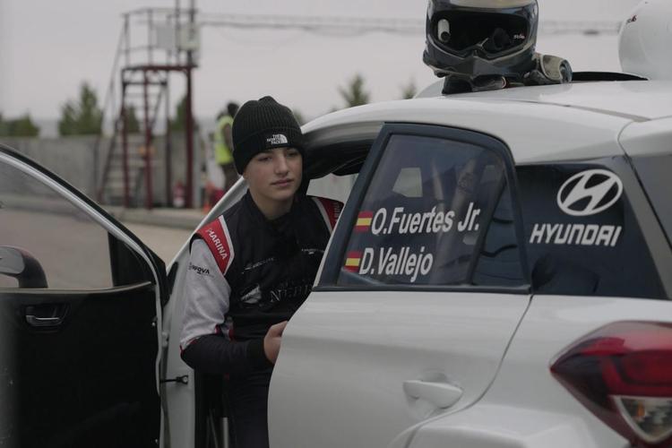 Óscar Fuertes Jr. debuta con 14 años como piloto de rallyes en el Campeonato de Bolivia