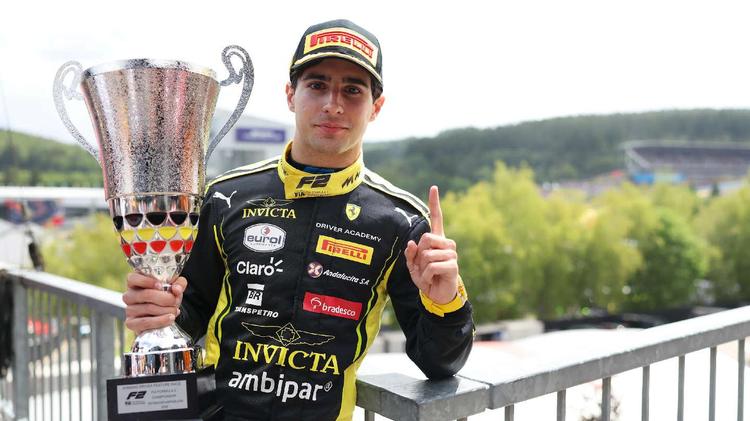 Camara gana la Feature Race de F2 en Spa tras una carrera marcada por bandera roja y Safety Car