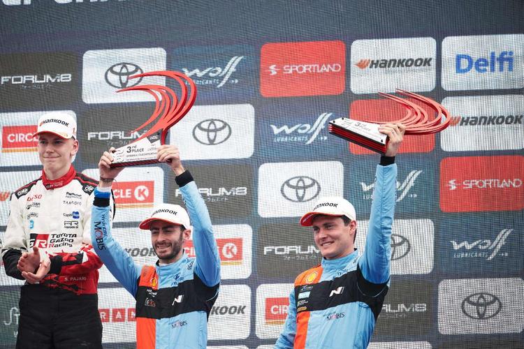 Fourmaux logra el tercer puesto en Estonia y vence a Neuville en el duelo interno de Hyundai