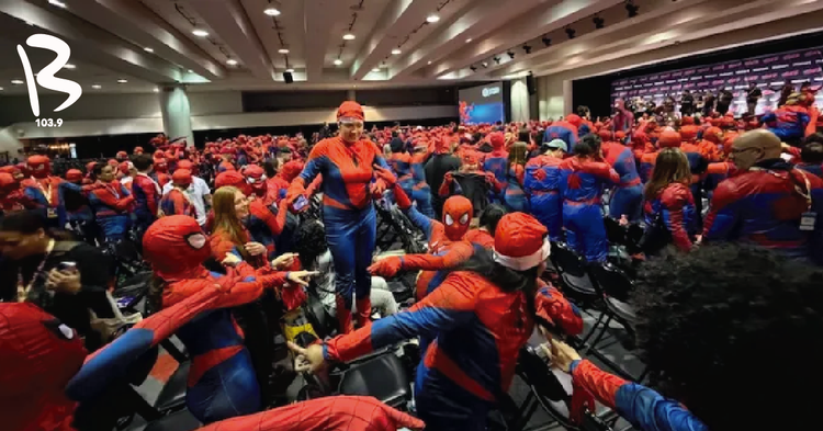 Cientos de fanáticos de Spider-Man buscan romper un récord Guinness en la Comic Con de Nueva York