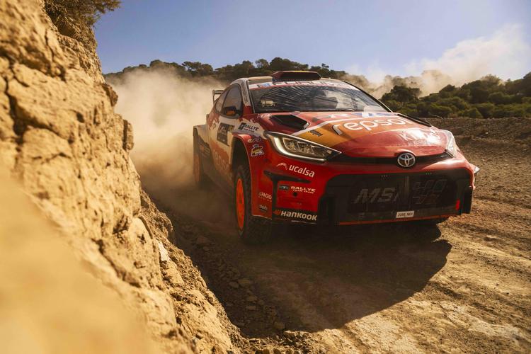 Alejandro Cachón, tercero en Grecia, roza ya el liderato del Mundial de WRC2