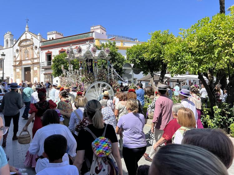 La Hermandad del Rocío de Lebrija inicia su camino hacia El Rocío