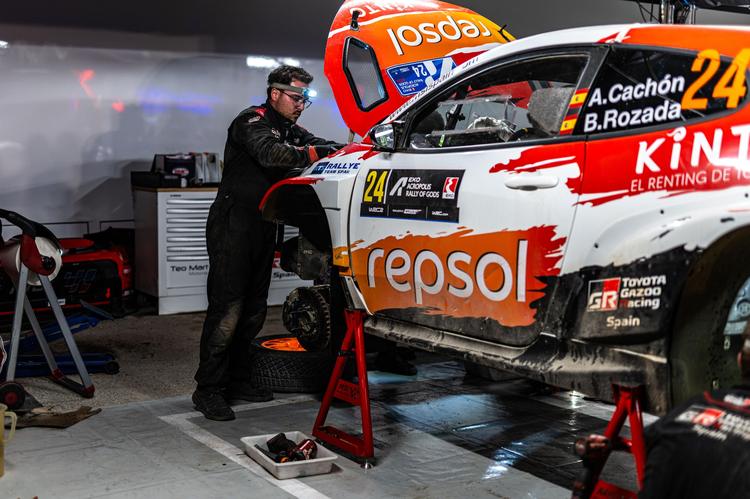 ASÍ TRABAJA EL EQUIPO HUMANO QUE HAY DETRÁS DE TOYOTA GAZOO RACING SPAIN: LO QUE NO SE VE EN LA PUESTA A PUNTO EN CADA RALLYE