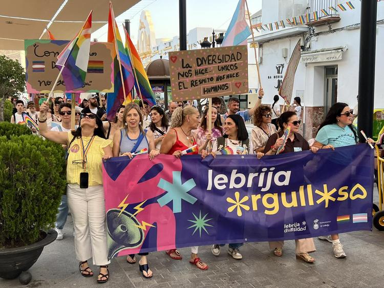 El Orgullo Lebrijano 2026 reúne a cientos de personas en una jornada marcada por la convivencia, la diversidad y la participación