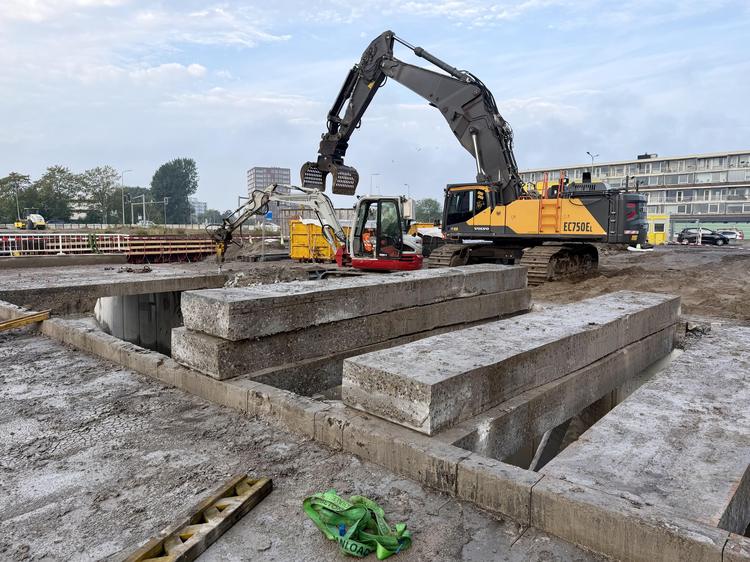 In-/uittrillen damwanden en sloopwerkzaamheden